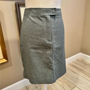 5 for $30 Like New! NEW YORK & COMPANY Gray Pencil Skirt with Side Slits